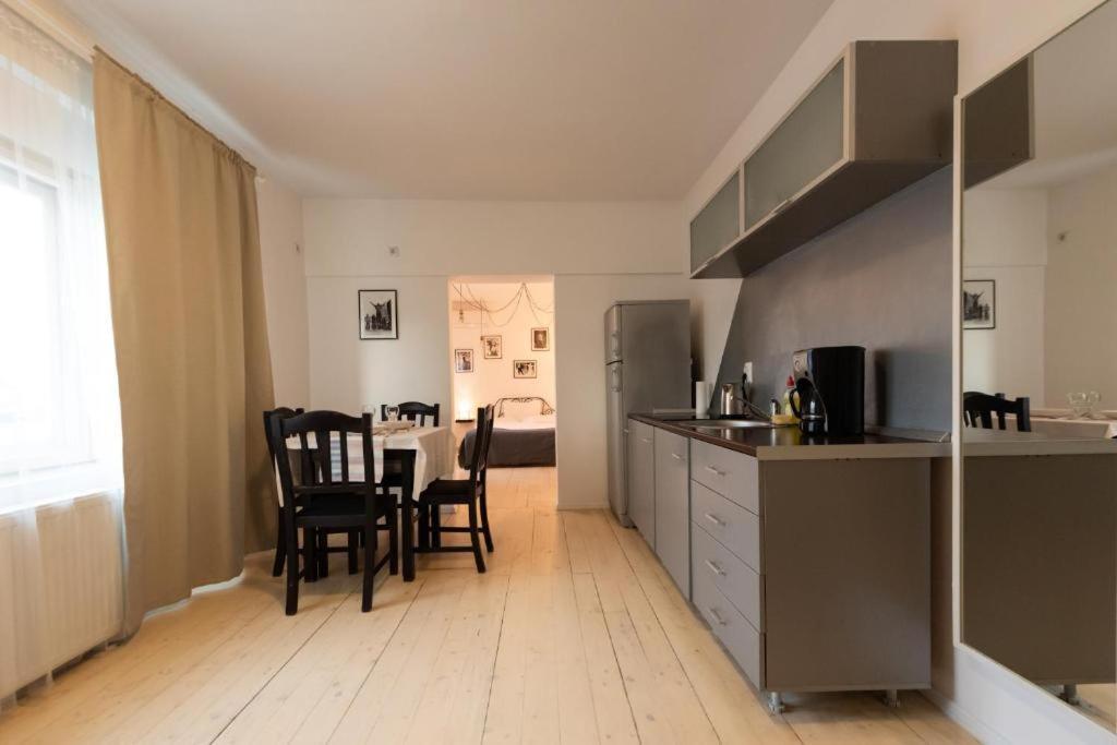Color Apartments Old Town Center Bukareszt Zewnętrze zdjęcie